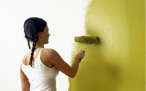Πώς να ανανεώσετε το χρώμα εσωτερικών τοίχων: στοκάρισμα και βαφή